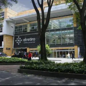 Fachada Centro Comercial El Retiro